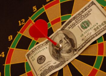 Leasing Versus Buying: Choose Your Auto Finance Path